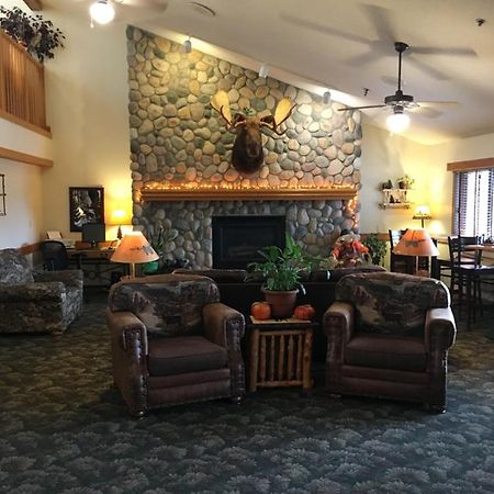 Moose Lake Lodge & Suites ภายนอก รูปภาพ