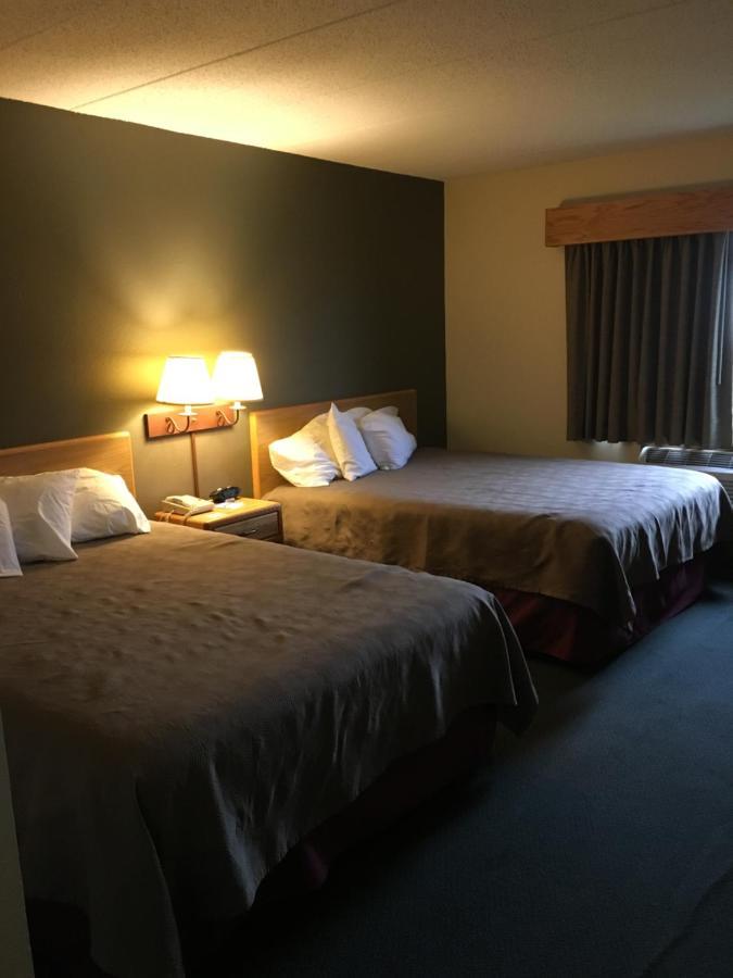 Moose Lake Lodge & Suites ภายนอก รูปภาพ