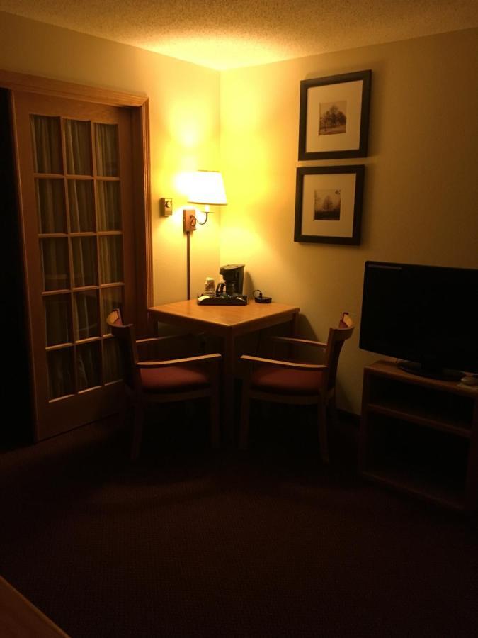 Moose Lake Lodge & Suites ภายนอก รูปภาพ