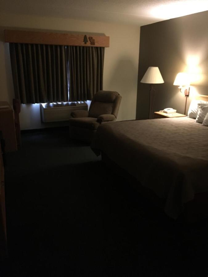 Moose Lake Lodge & Suites ภายนอก รูปภาพ