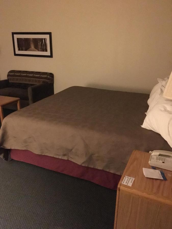 Moose Lake Lodge & Suites ภายนอก รูปภาพ