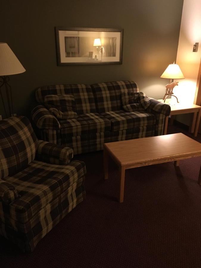 Moose Lake Lodge & Suites ภายนอก รูปภาพ