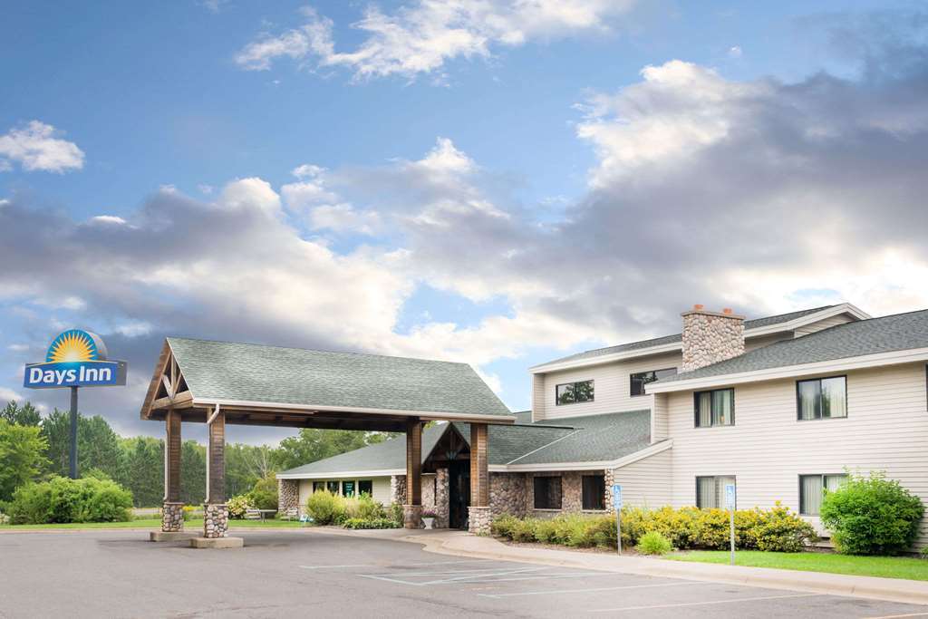 Moose Lake Lodge & Suites ภายนอก รูปภาพ