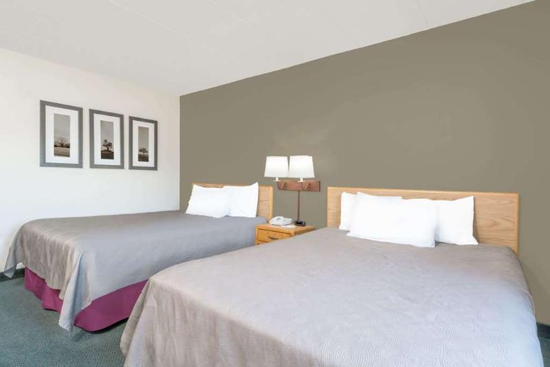 Moose Lake Lodge & Suites ภายนอก รูปภาพ